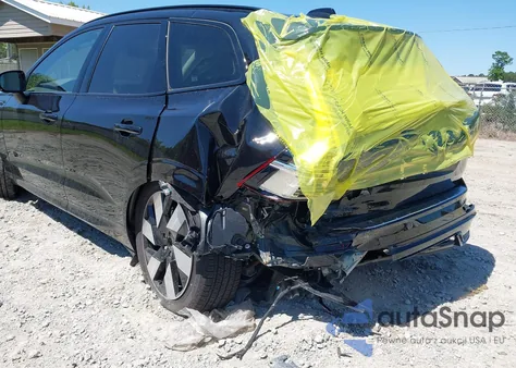 2025 Volvo Xc60 Plug-In Hybrid T8 Plus z USA, uszkodzony, nr VIN YV4H60RC9S1056625